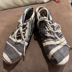 Toms Bootie Ladies Size 9